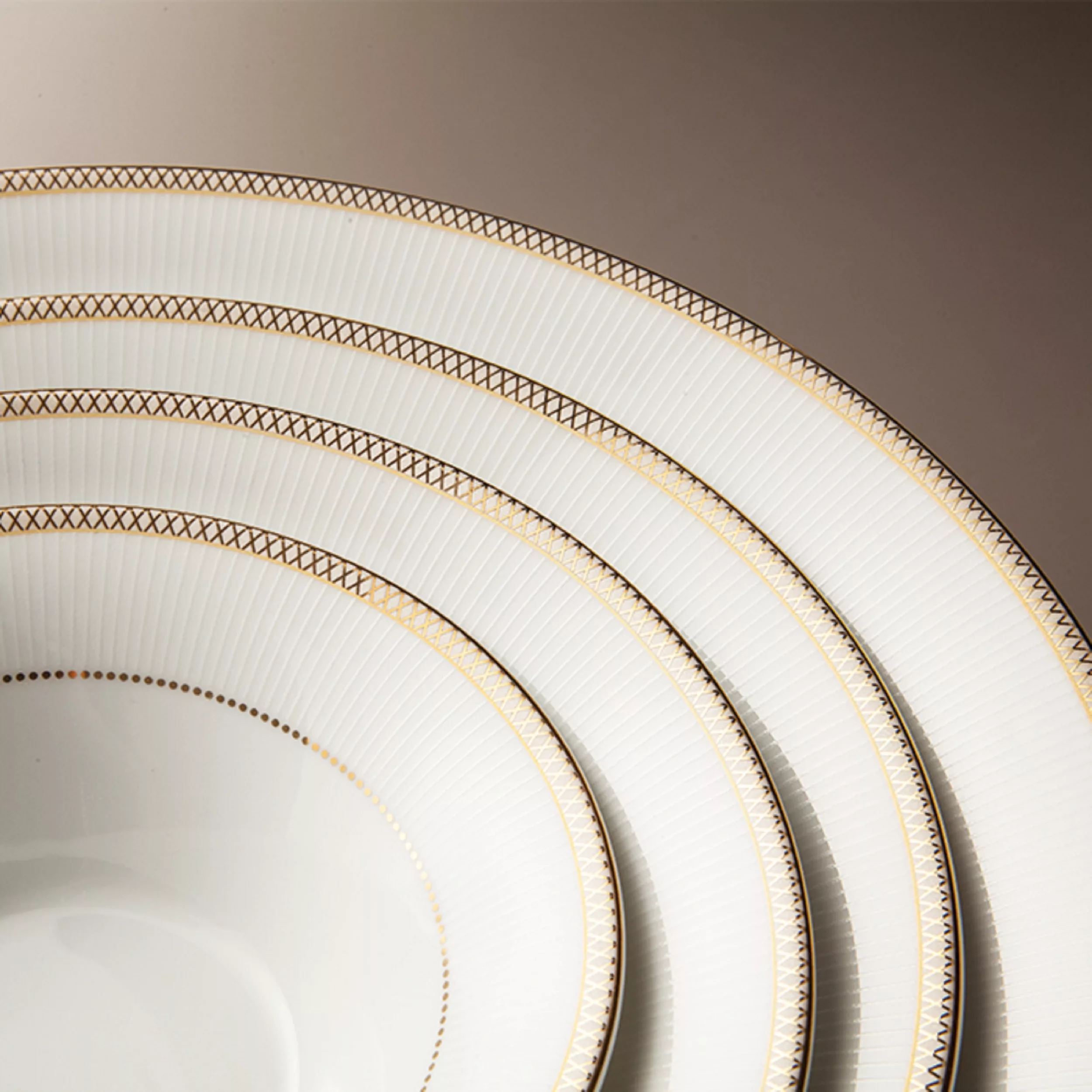 سرویس غذاخوری 35 پارچه چینی زرین ایران سری شهرزاد مدل سپینود درجه یک