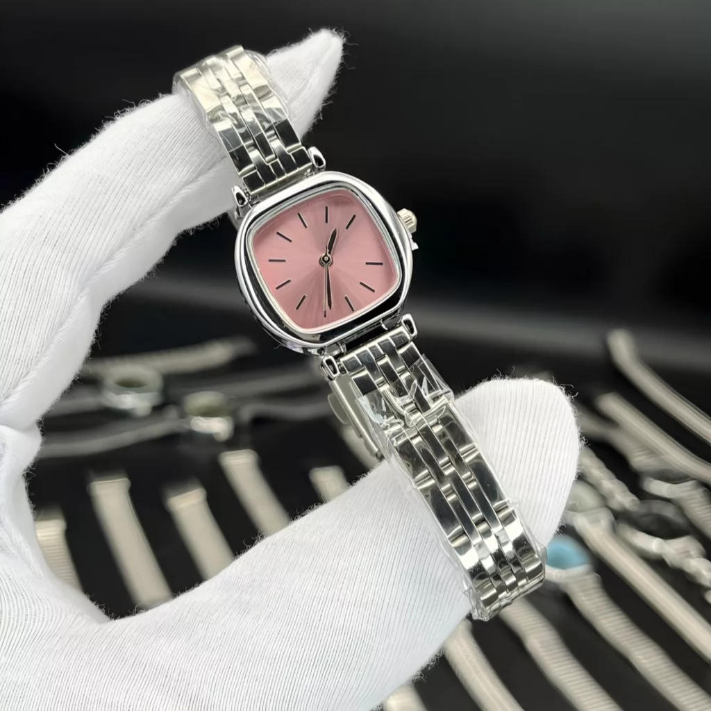 ساعت مچی عقربه‌ای کوارتز زنانه مدل کلاسیک مینیمال بند طرح بافت کد ۱