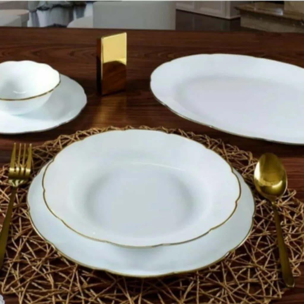 سرویس غذاخوری 26 پارچه مدل نیلوفری دور طلا