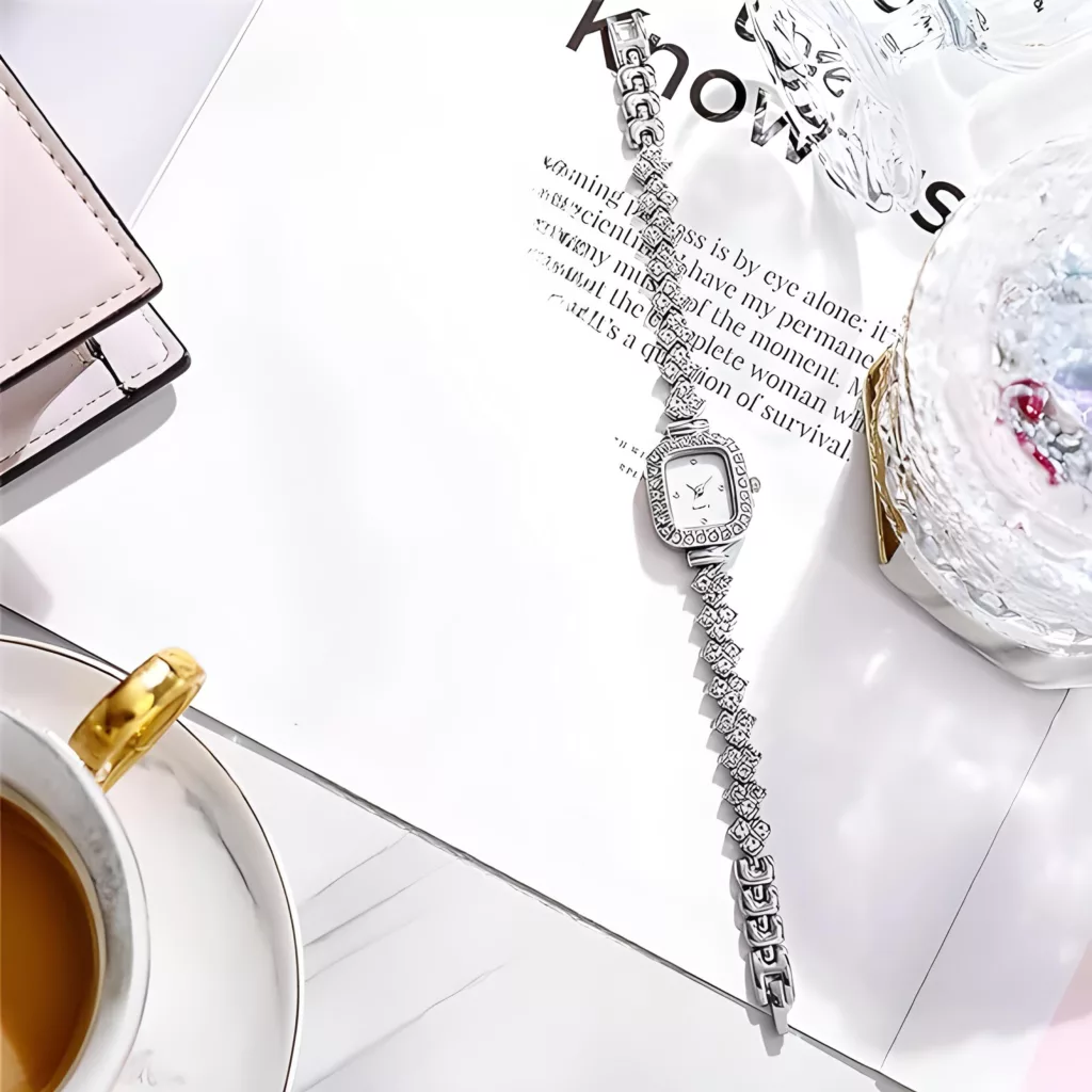 ساعت مچی عقربه ای زنانه مدل رویال نگین دار