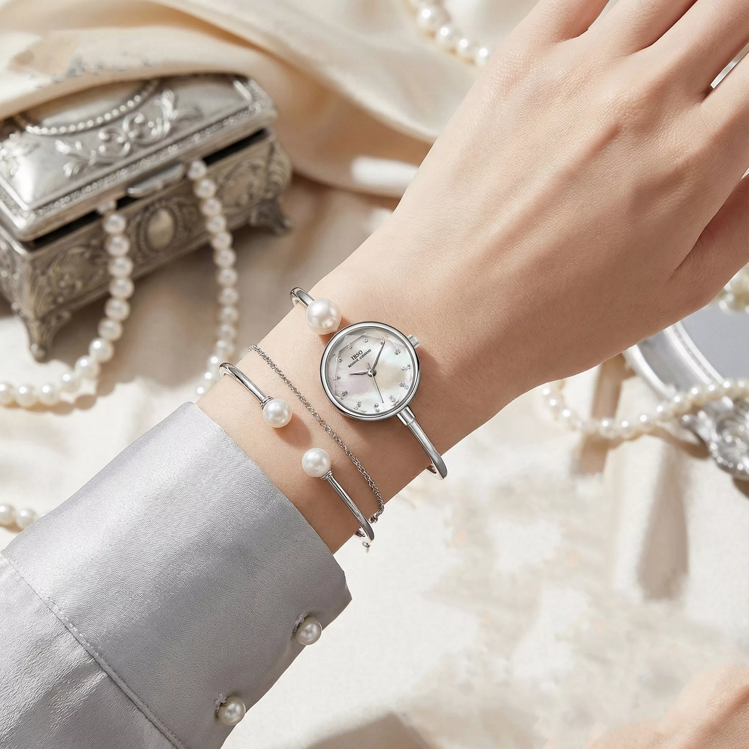 ساعت مچی عقربه‌ای کوارتز زنانه ایبسو طرح بنگل کد 156B