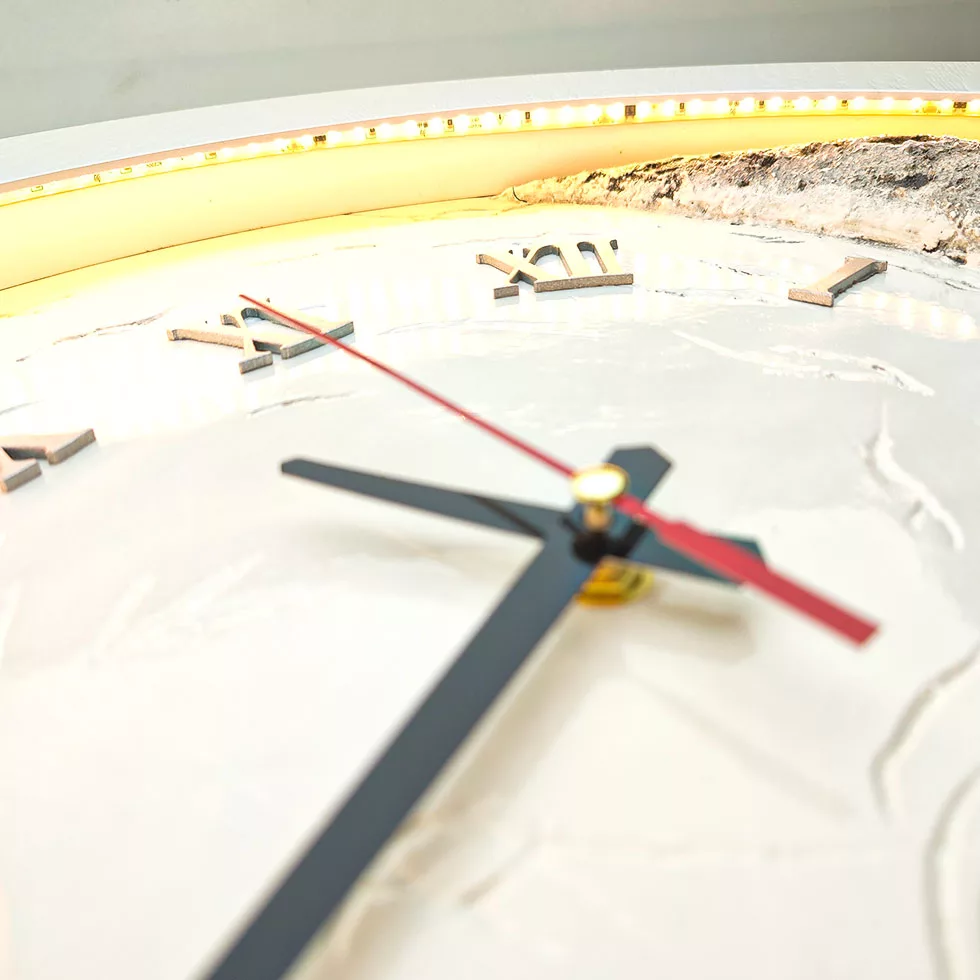 ساعت دیواری مدل حلال ماه طرح ال ای دی دار