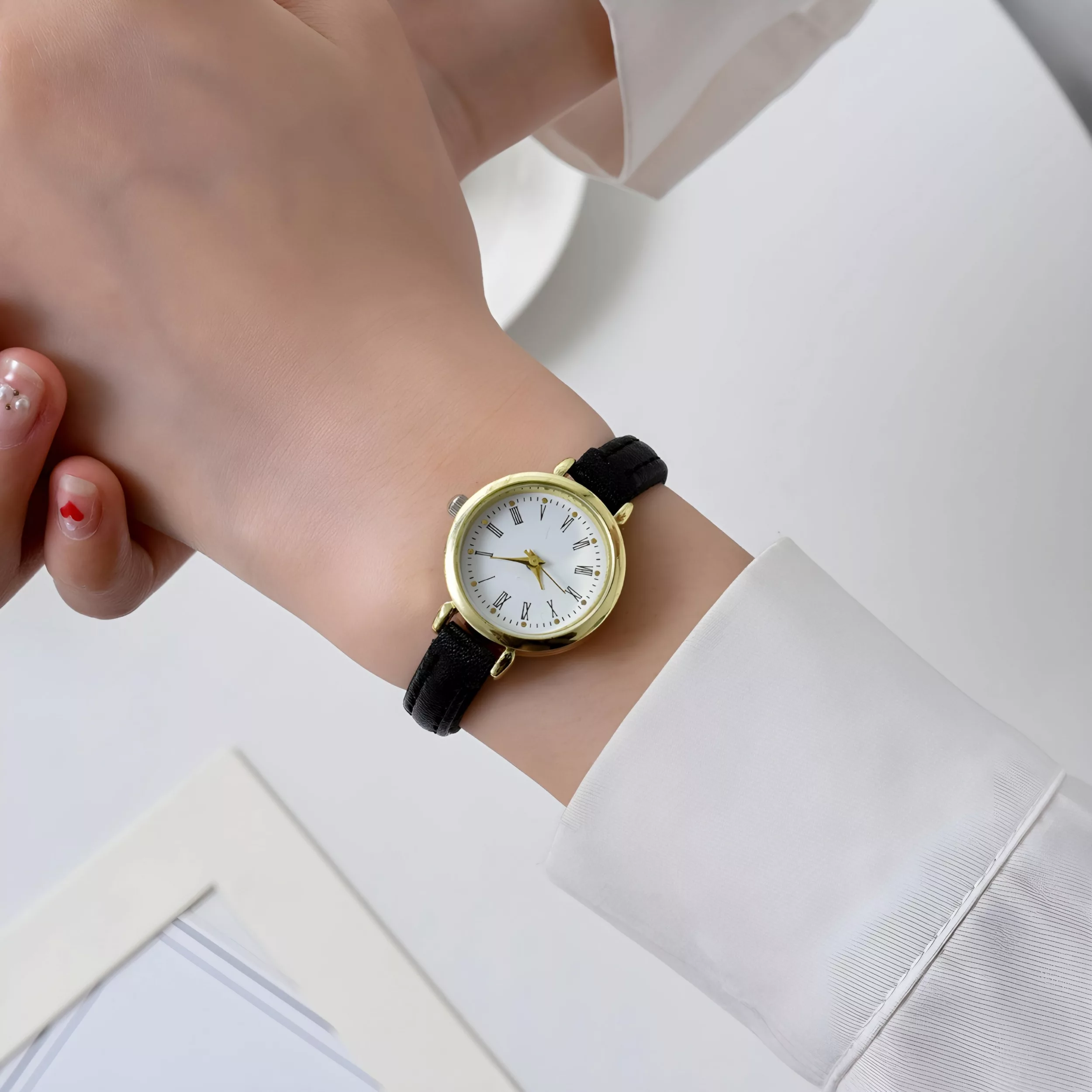 ساعت مچی عقربه ای زنانه مدل کلاسیک بند چرم کد 3