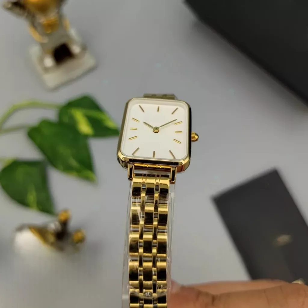 ساعت مچی عقربه ای زنانه مدل کوارتز کلاسیک بند استیل کد ۴