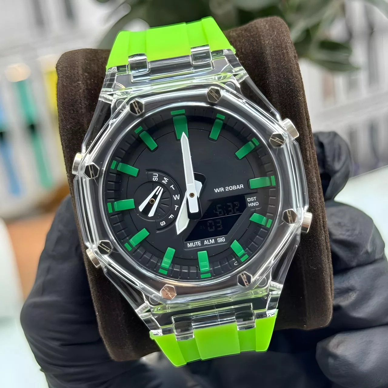 ساعت مچی عقربه ای مدل دو زمانه پمپی قاب شفاف کد s2-m