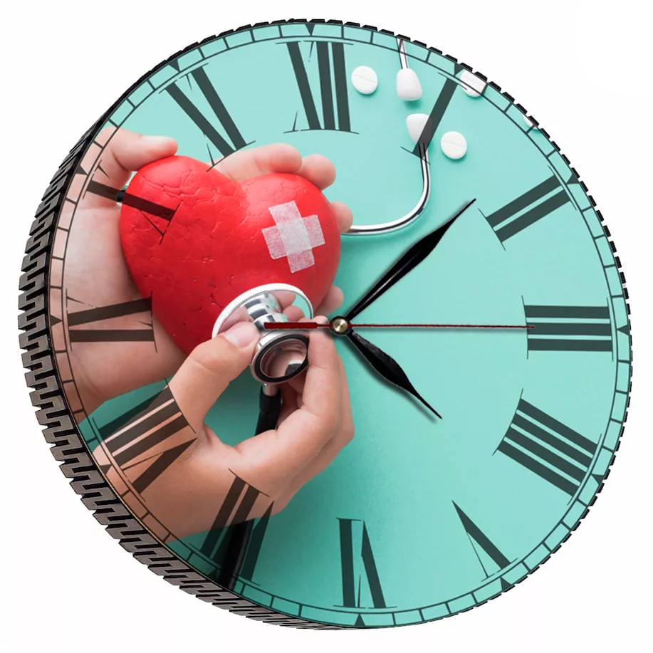 ساعت دیواری مدل جراح قلب