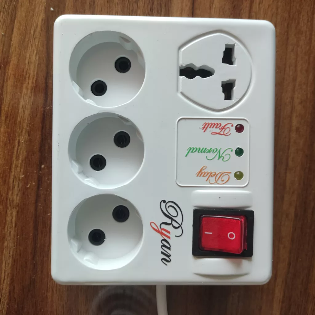 محافظ ولتاژ Ryan مدل یونیورسال