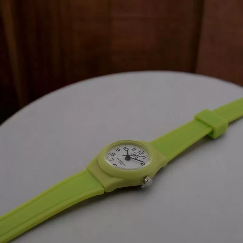 ساعت مچی عقربه‌ای کوارتز زنانه کیو اند کیو مدل Gr