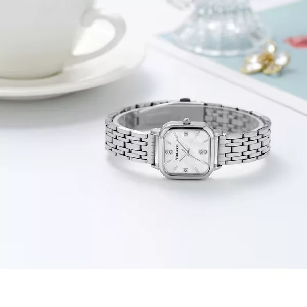 ساعت مچی عقربه ای زنانه یولاکو مدل کوارتز کد y-n01