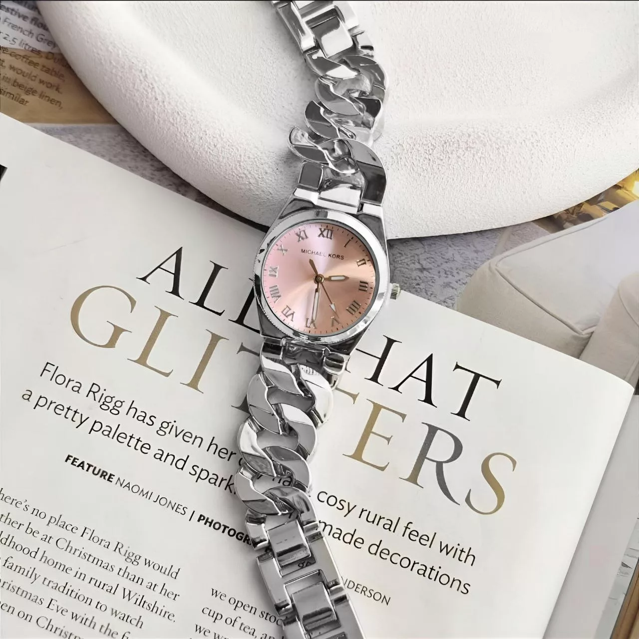 ساعت مچی عقربه‌ای کوارتز زنانه مدل زنجیری یونانی کد 107