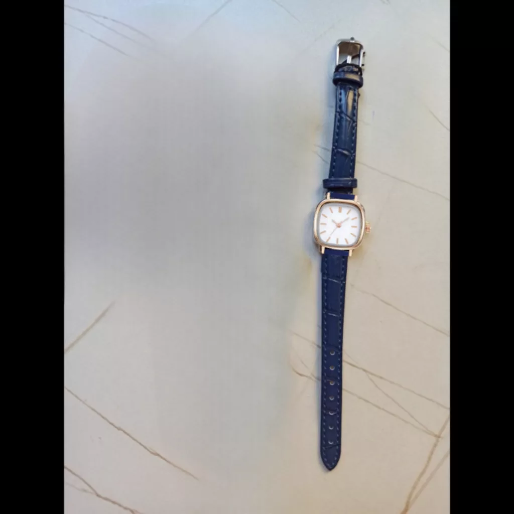 ساعت مچی عقربه‌ای کوارتز زنانه مدل مینیمال اسپرت بند چرم کد v۴