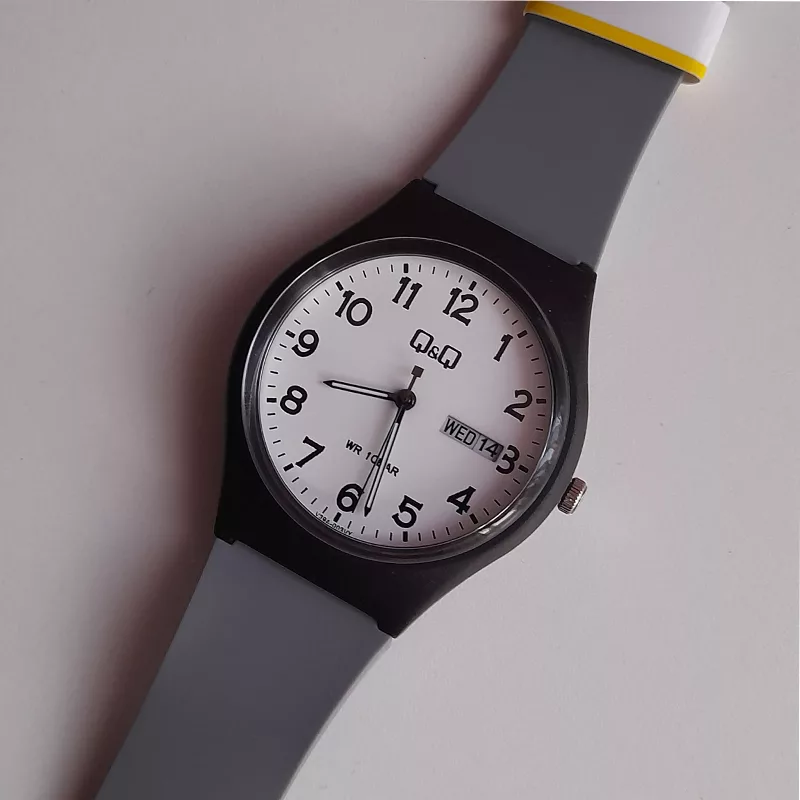 ساعت مچی عقربه ای کیو اند کیو مدل v39A-003vy