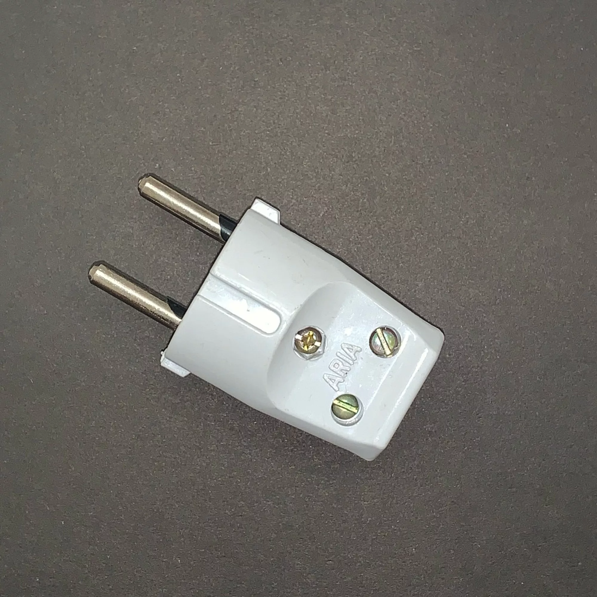 دوشاخه برق آریا کد 997