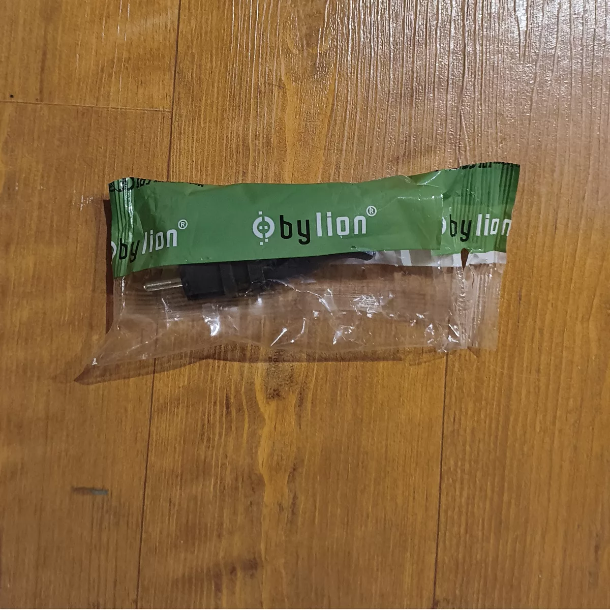 دوشاخه برق بیلیون مدل گلنددار REF