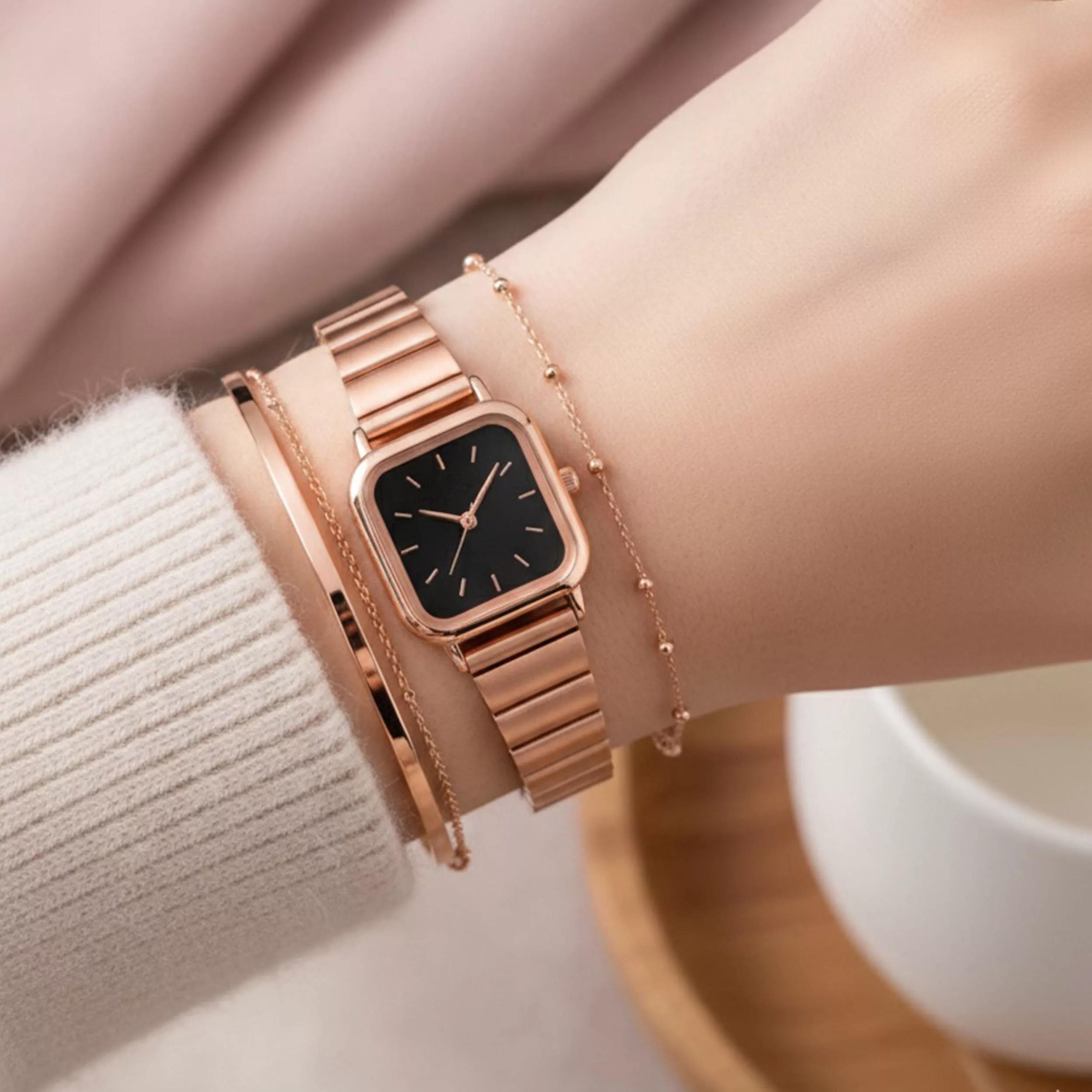 ساعت مچی عقربهای کوارتز زنانه مدل بند ریلی مربع کلاسیک 113B
