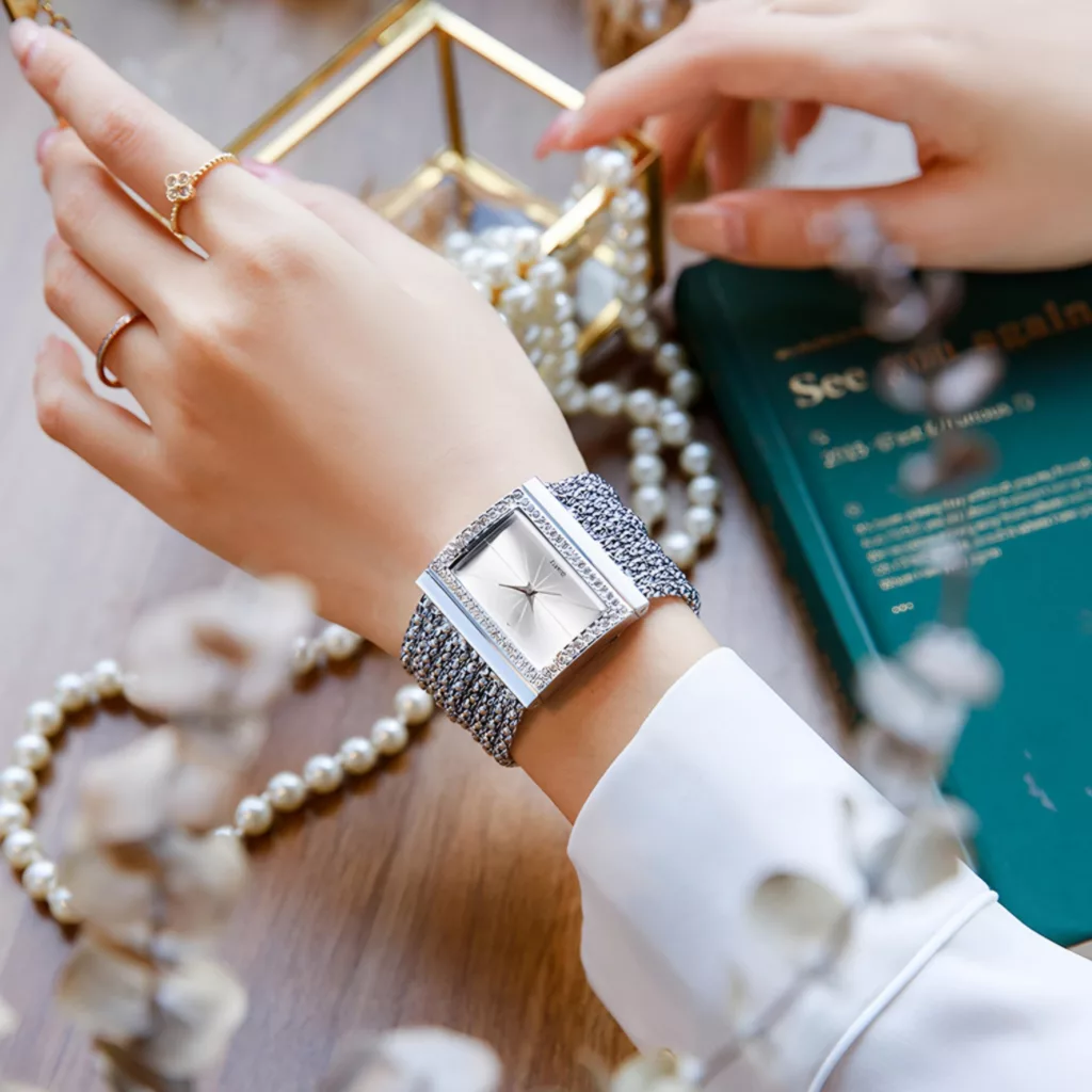 ساعت مچی عقربه ای زنانه مدل دستبندی بند پهن کد 1