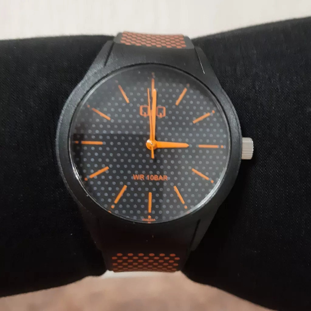 ساعت مچی عقربه ای کیو اند کیو مدل VR28J034Y