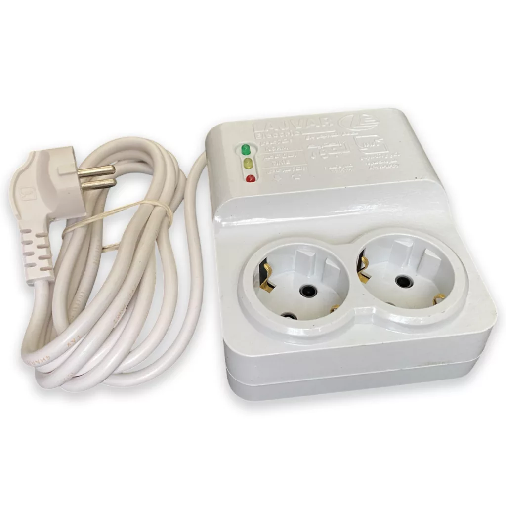 محافظ ولتاژ لجور الکتریک مدل L109 - 3500W - 16A - 1.8Meter