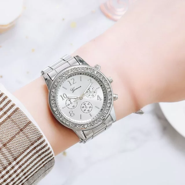 ساعت مچی عقربه ای زنانه جنوا مدل دور نگین تک موتور