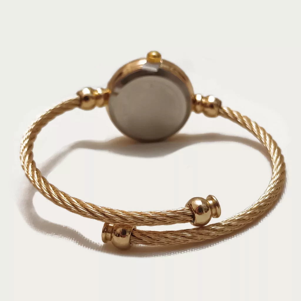 ساعت مچی عقربه ای زنانه مدل بنگل النگویی ظریف کد 1.2