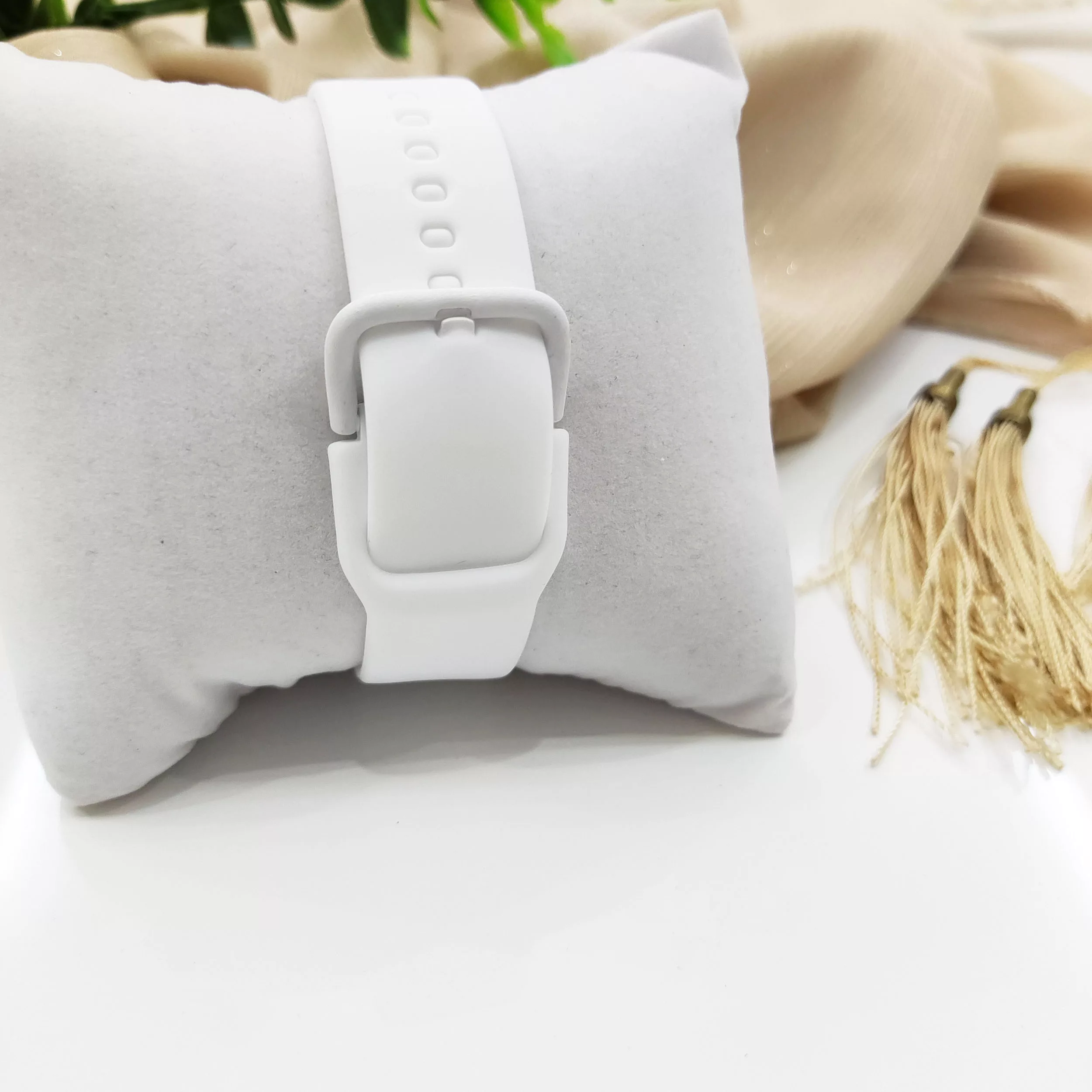 ساعت مچی عقربه ای بولون مدل بند پیو کد DB20