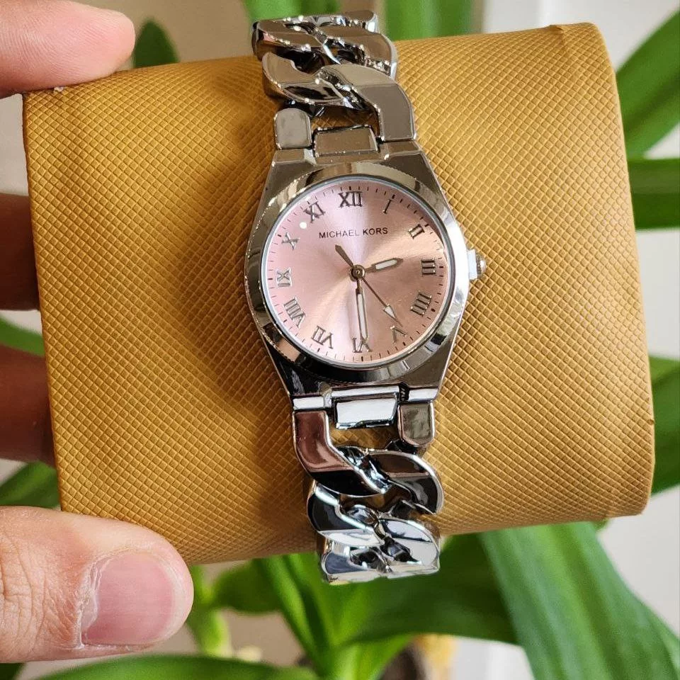 ساعت مچی عقربه‌ای کوارتز زنانه مدل زنجیری یونانی کد 107