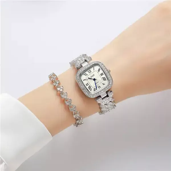 ساعت مچی عقربه ای زنانه جیالی مدل نگین کد 01