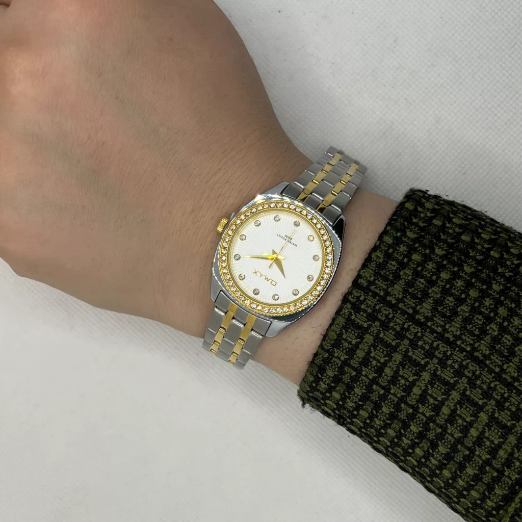 ساعت مچی عقربه‌ای زنانه اوماکس مدل OJAS002N008