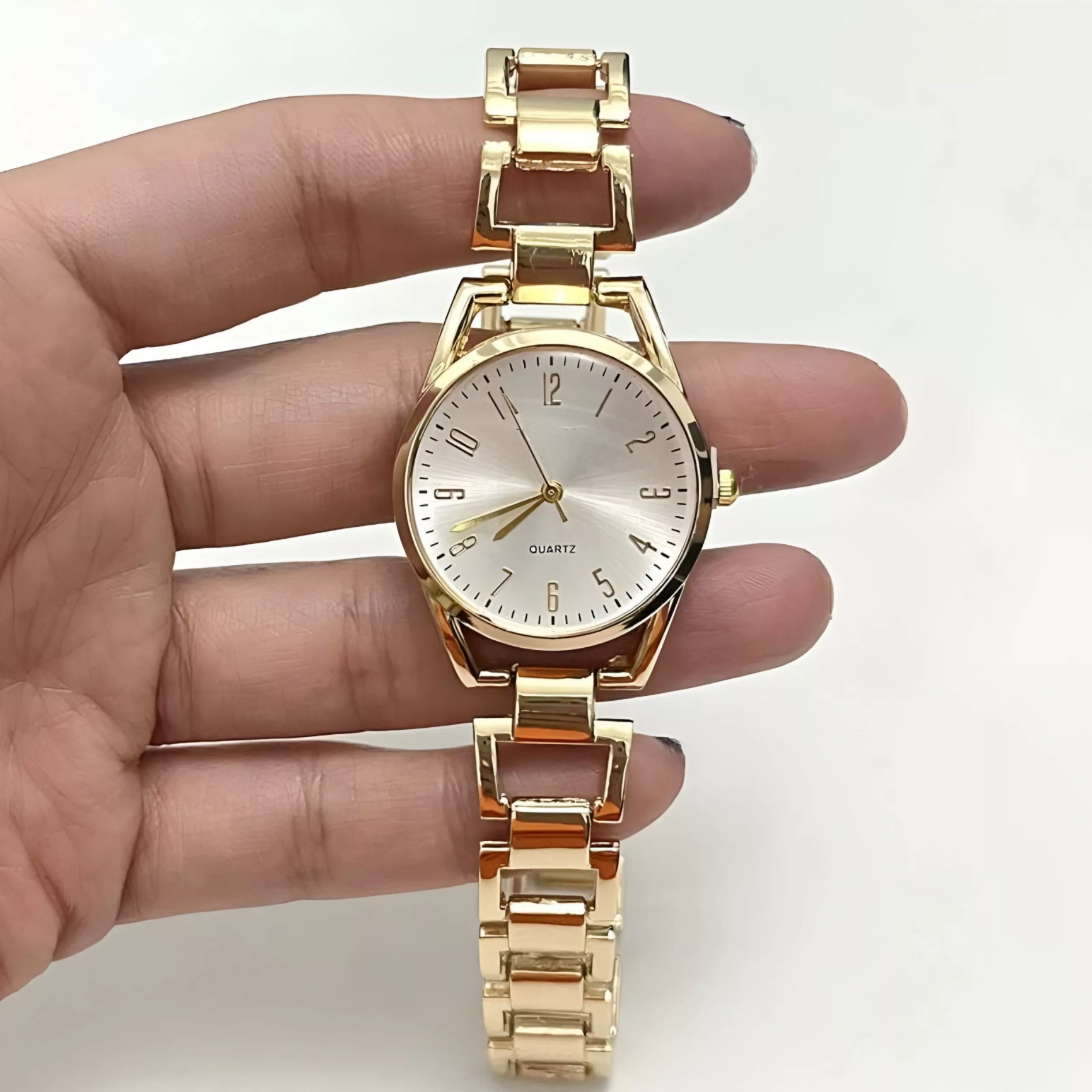 ساعت مچی عقربه‌ای کوارتز زنانه مدل مینیمال بند زنجیری دستبندی کد HO1