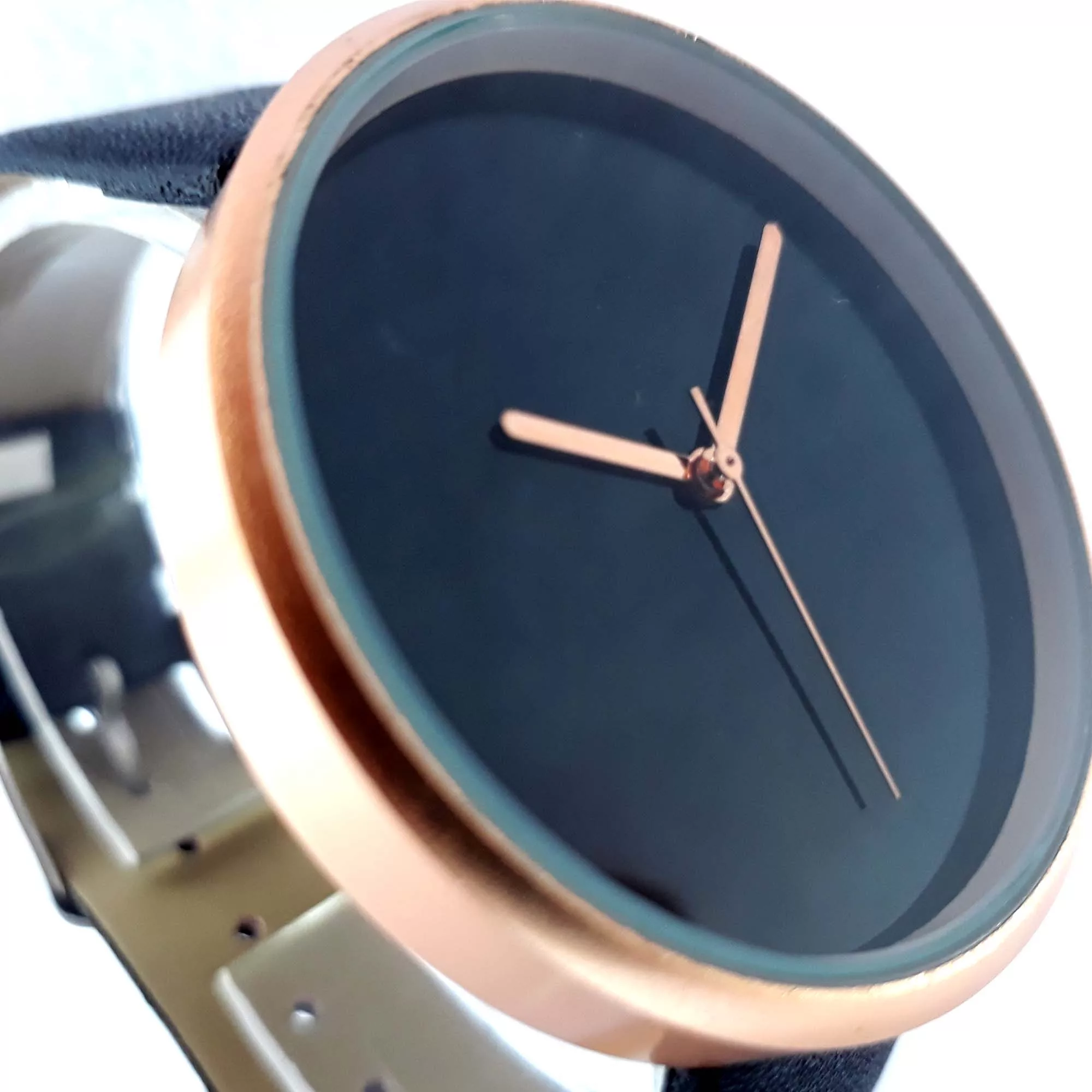 ساعت مچی عقربه ای مدل CLASSIC کد 705