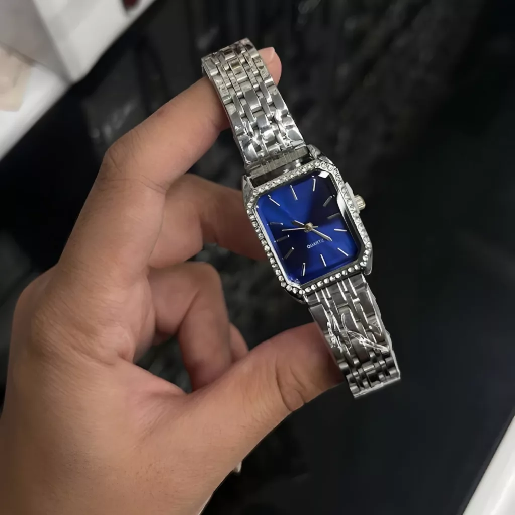 ساعت مچی عقربه‌ای کوارتز زنانه مدل لوکس کلاسیک بند طرح بافت قاب دور نگین کد ۳