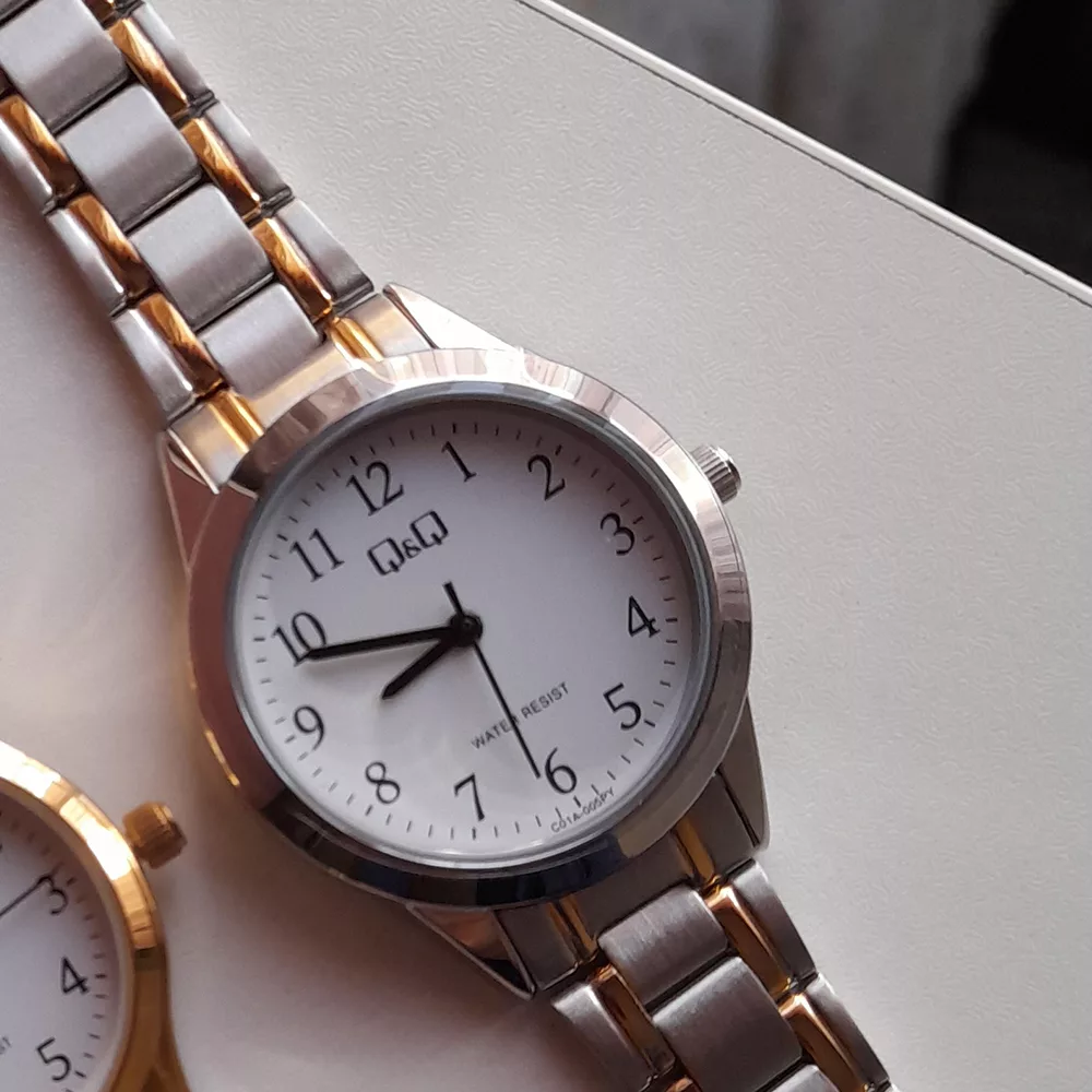 ساعت مچی عقربه ای زنانه کیو اند کیو مدل C01A-005PY