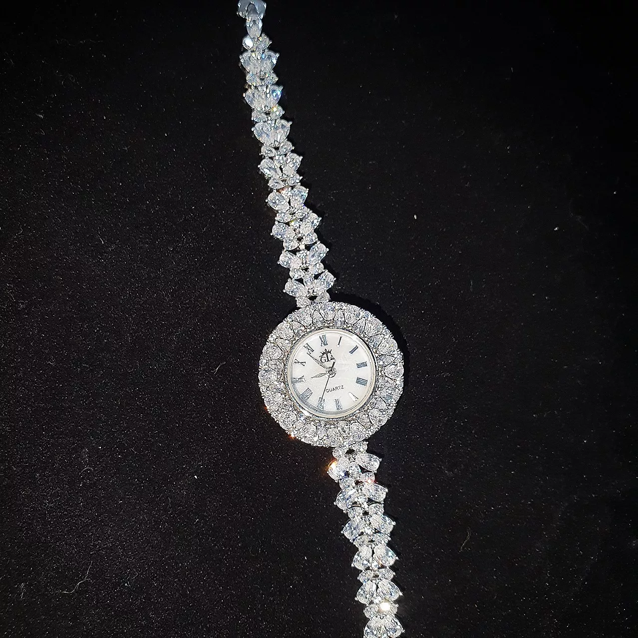 ساعت مچی عقربه ای نقره زنانه جی تی ای مدل نگین اشک