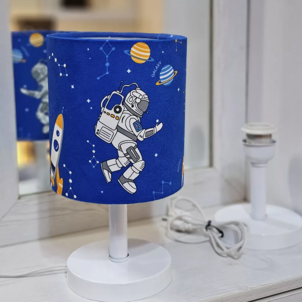 آباژور رومیزی کودک طرح فضانورد مدل BS-027