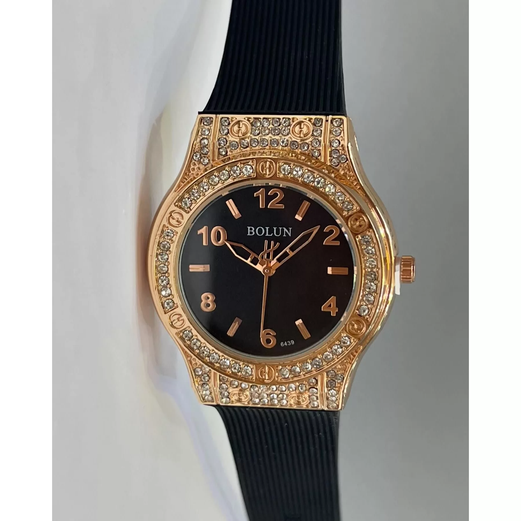 ساعت مچی عقربه ای زنانه بولون مدل کلاسیک قاب دور نگین کد 3