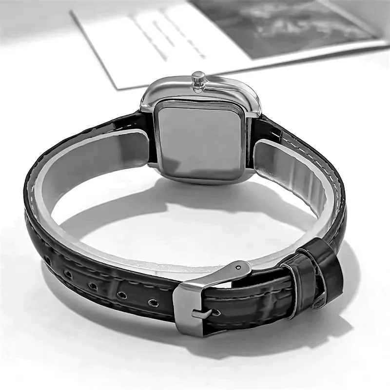 ساعت مچی عقربه ای زنانه مدل نگین دار کد mesh01