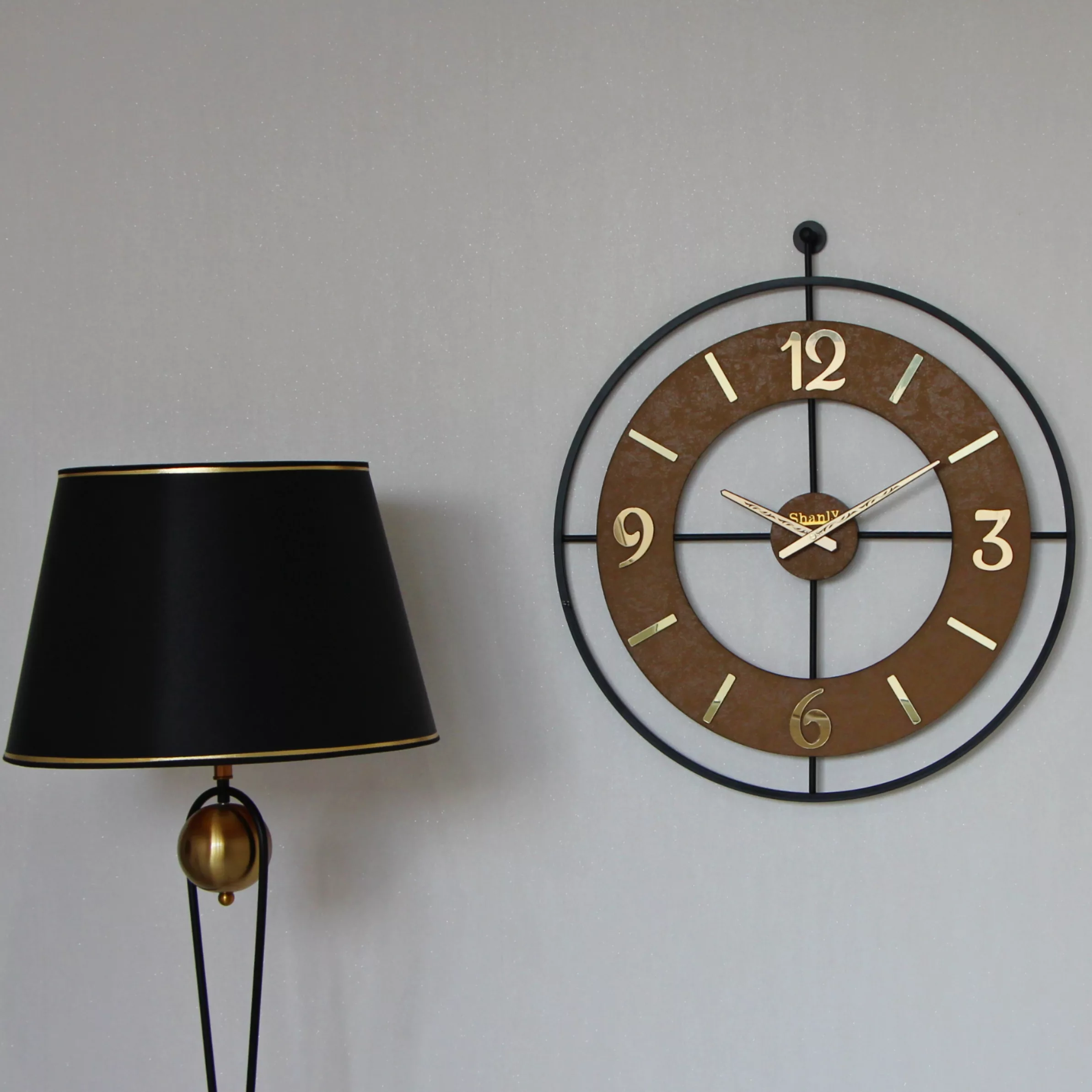 ساعت دیواری سانلی مدل فلزی‌ چرمی کد 1441