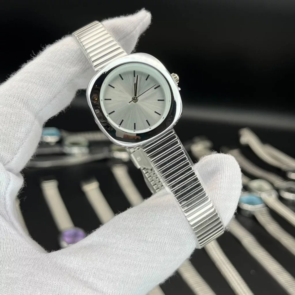 ساعت مچی عقربه‌ای کوارتز زنانه مدل لوکس اسپرت بند استیل طرح کرکره ای کد N2