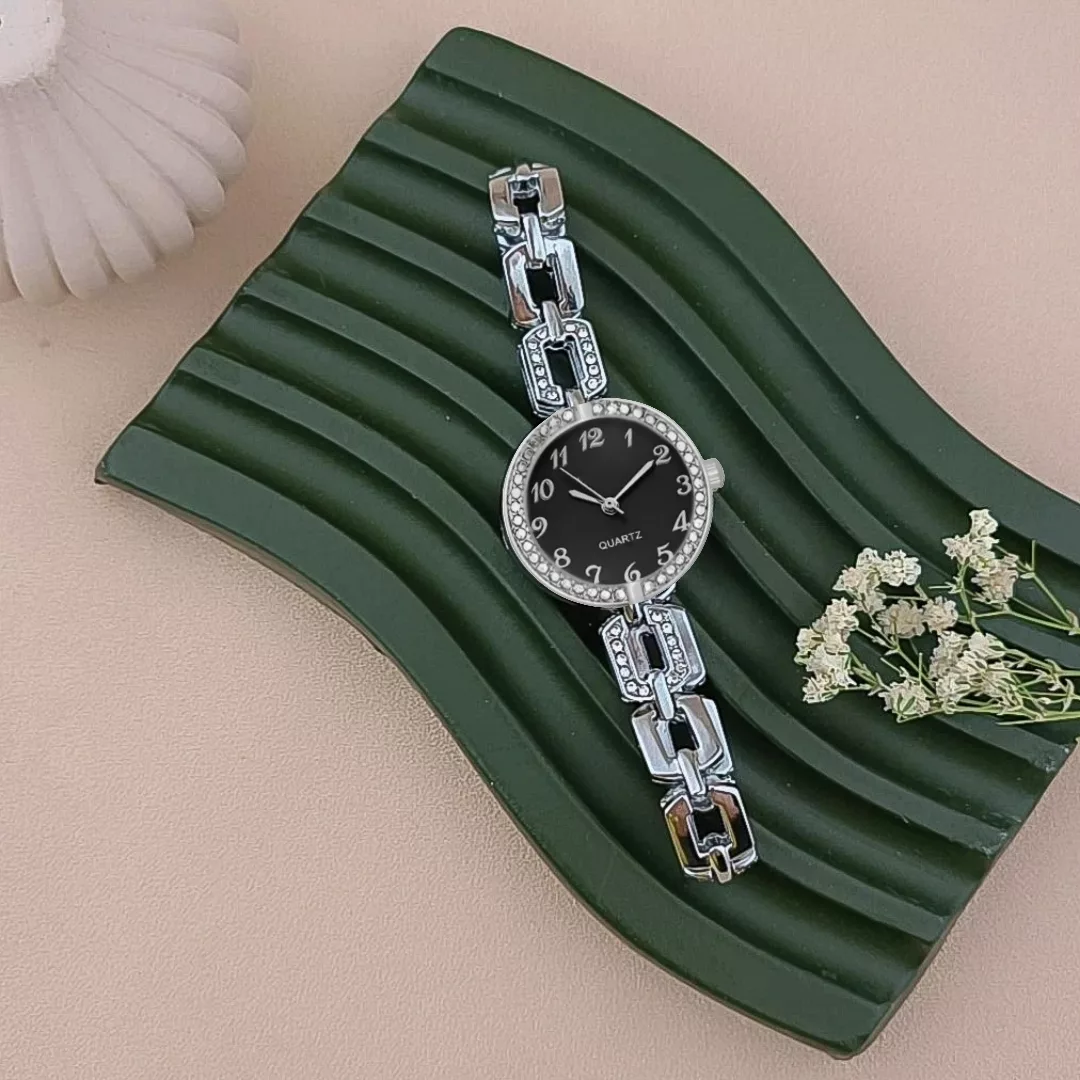 ساعت مچی عقربه‌ای کوارتز زنانه مدل لوکس بند دستبندی کد ۱.۱