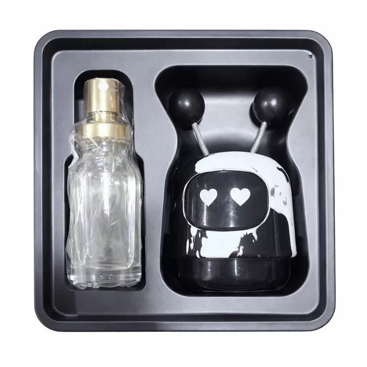 خوشبوکننده خودرو مدل ایموجی سفید سیاه با رایحه 212 حجم 10 میلی‌لیتر