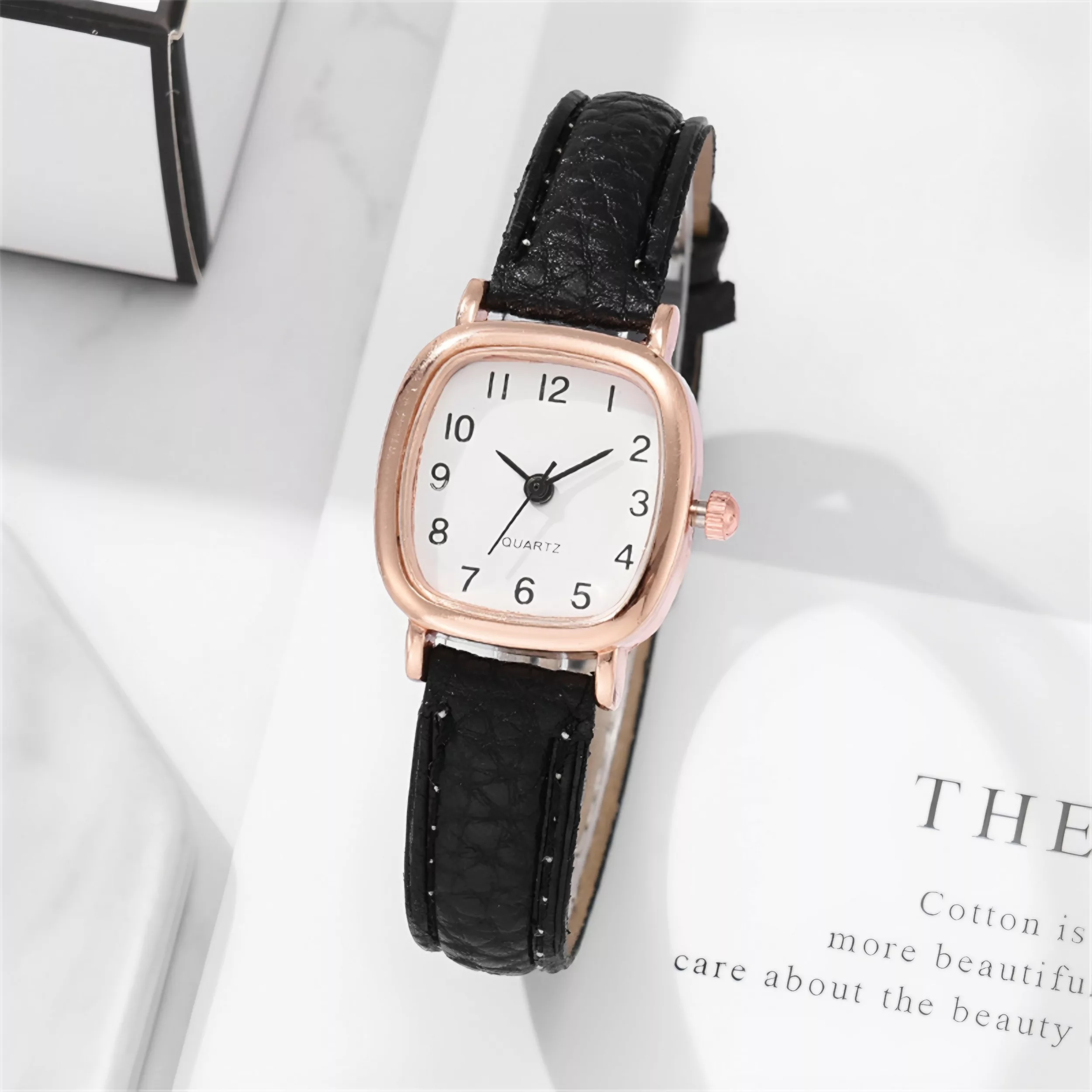 ساعت مچی عقربه ای زنانه مدل کلاسیک بند چرم کد 2