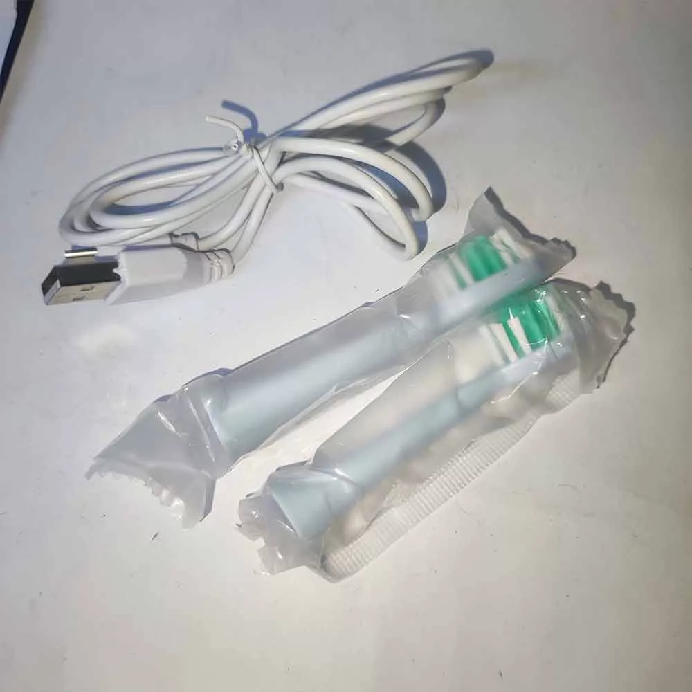 مسواک برقی مدل IPX7 به همراه سری یدک