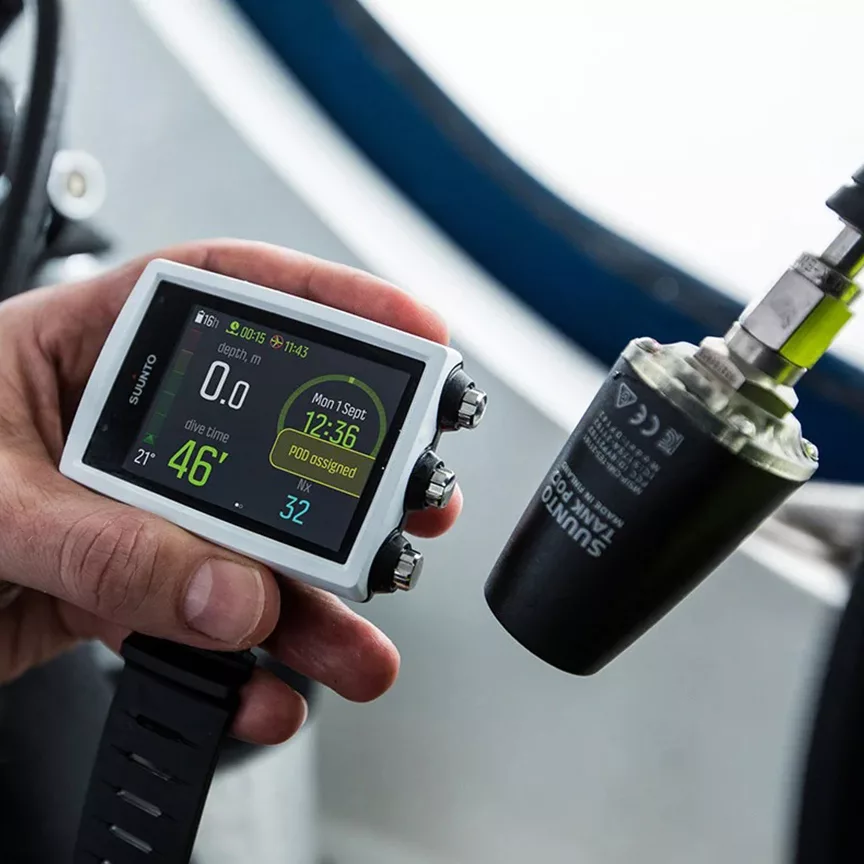 ساعت هوشمند 1.43 اینچی سونتو مدل Ocean کد SS050983000 با بند سیلیکونی به همراه دستگاه Tank POD