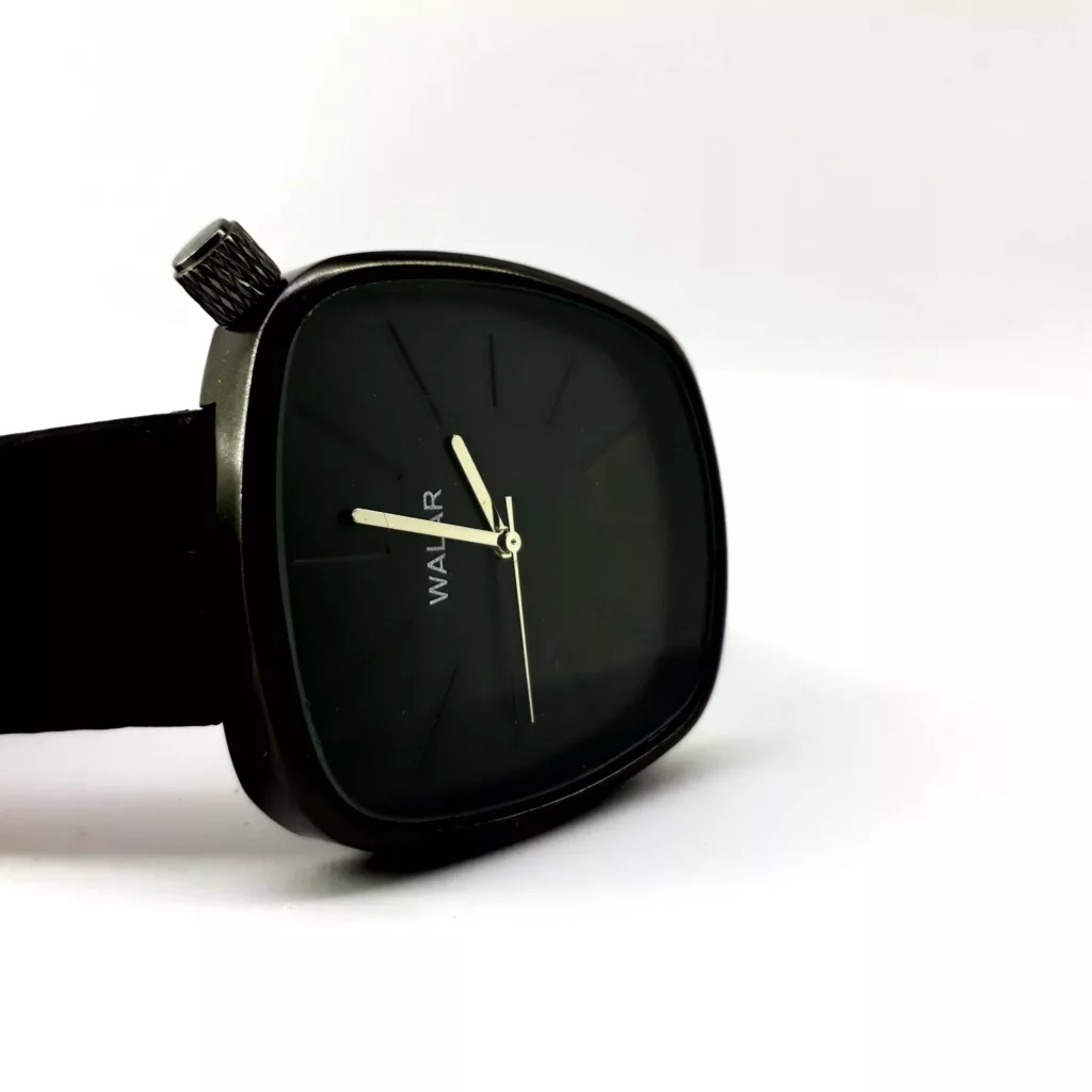 ساعت مچی عقربه ای والار مدل اسپرت کد ZOZAN-B-1