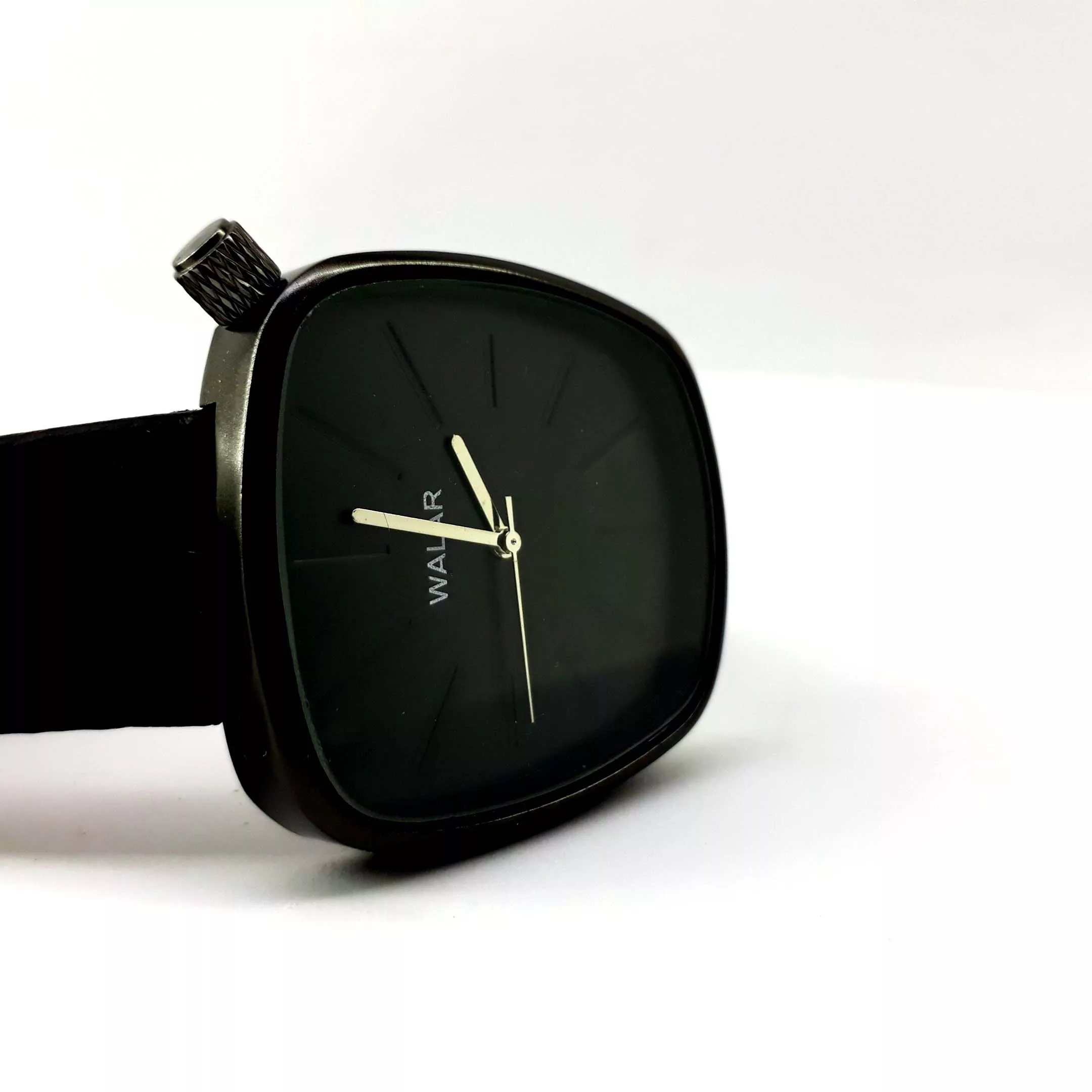 ساعت مچی عقربه ای والار مدل اسپرت کد ZOZAN-B-1