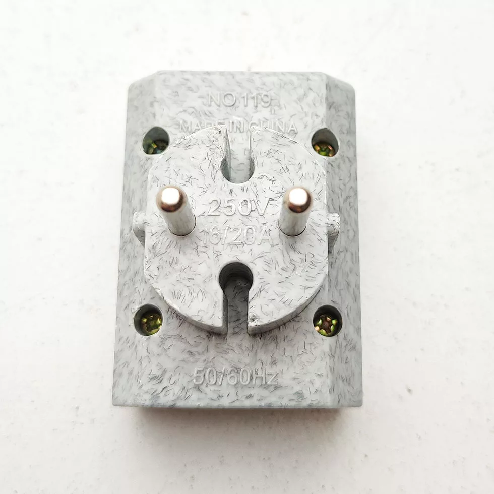 مبدل برق مدل مولتی 119 بسته 3 عددی