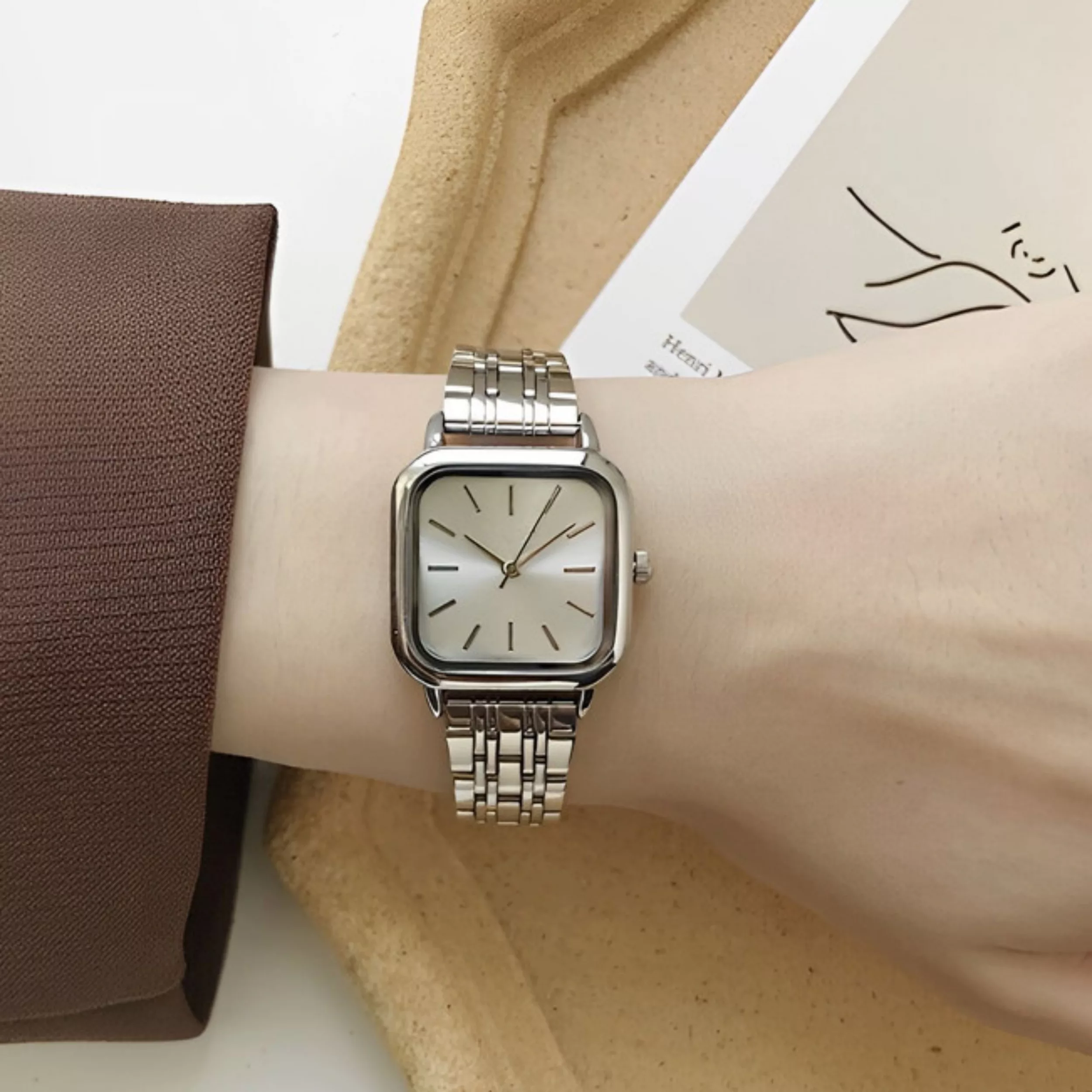 ساعت مچی عقربه ای زنانه مدل مینیمال کلاسیک بند استیل کد 1