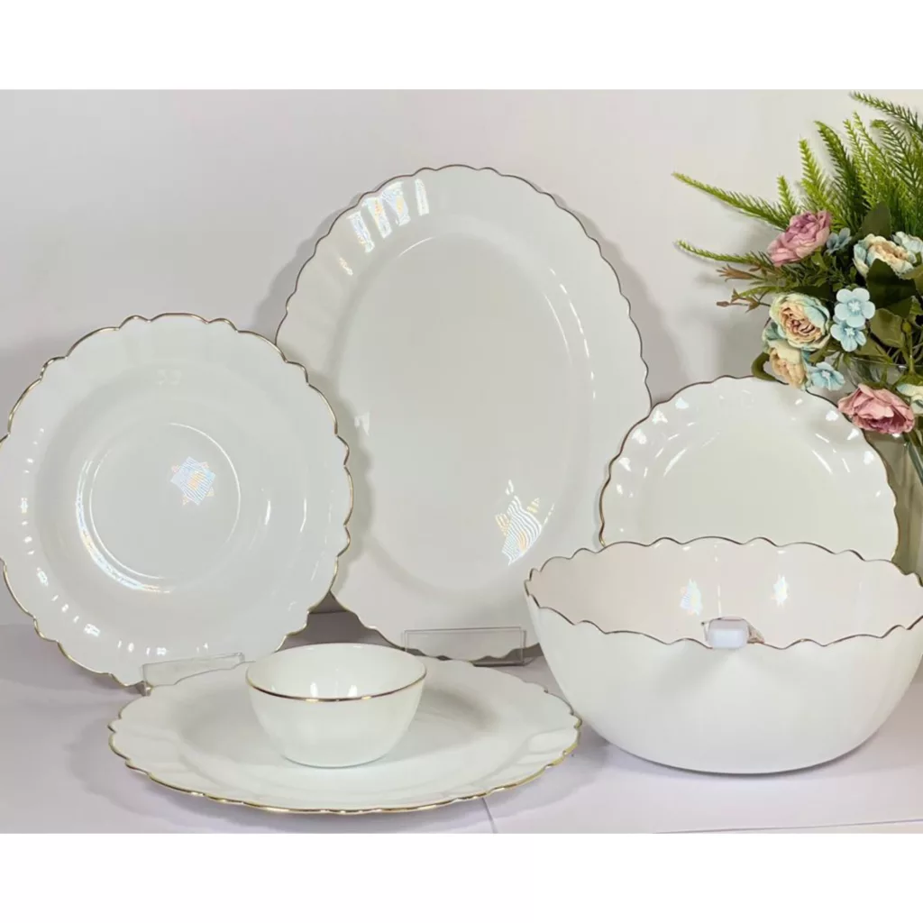 سرویس غذاخوری 26 پارچه 6 نفره مدل لب طلا