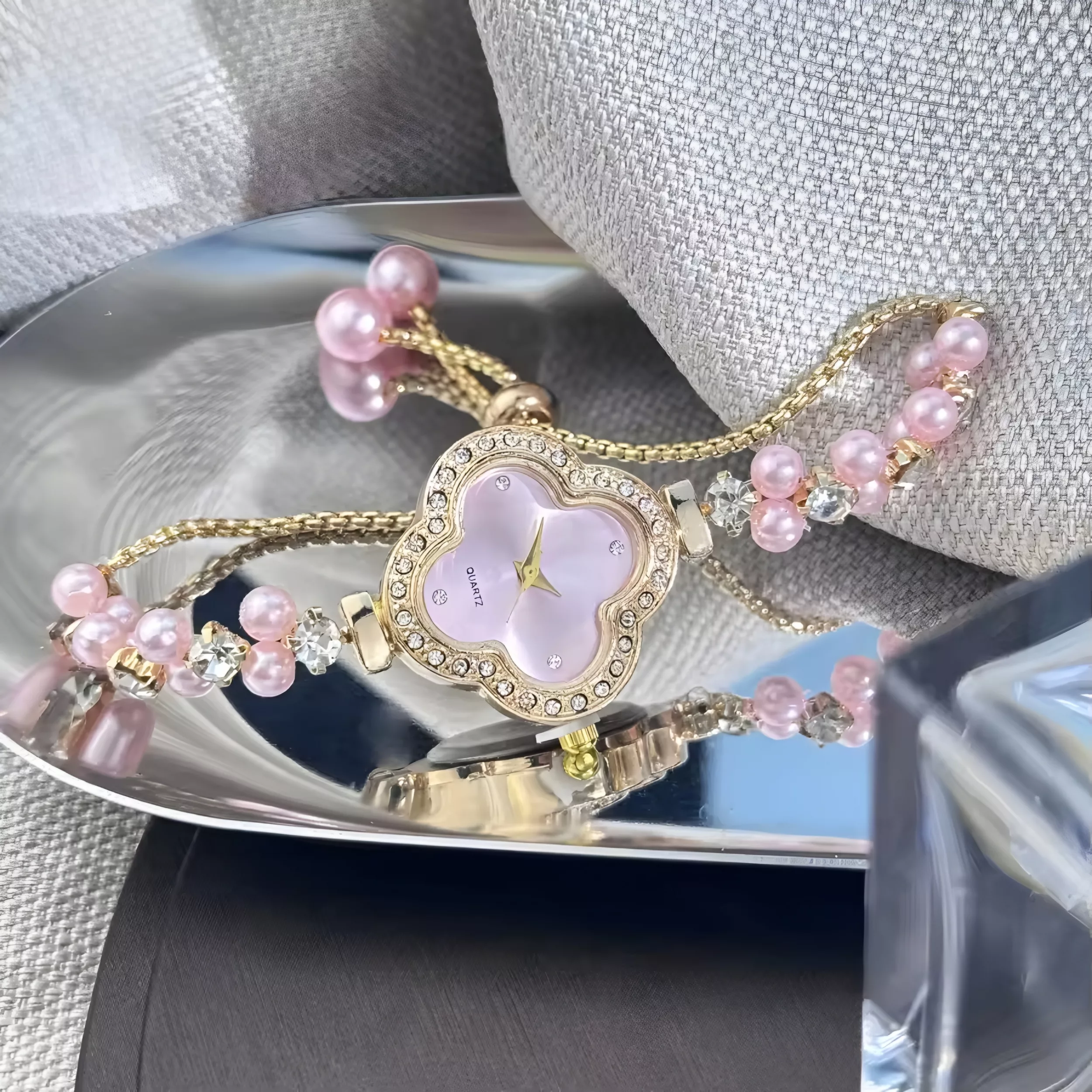 ساعت مچی عقربه‌ای کوارتز زنانه مدل لوکس قفل کرواتی بند مرواریدی کد ۶