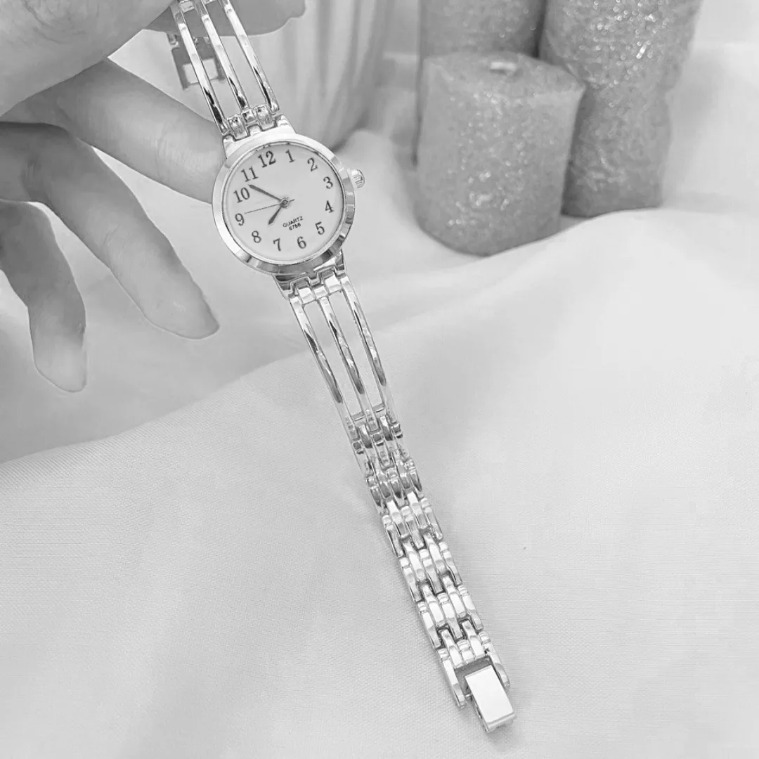 ساعت مچی عقربه‌ای کوارتز زنانه مدل ظریف بند دستبندی سه شاخه کد ۳